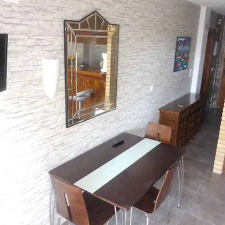 شقة One Bedroom Appartement At Calp 20 M Away From The Beach With Sea View Enclosed Garden And Wifi كاليبي